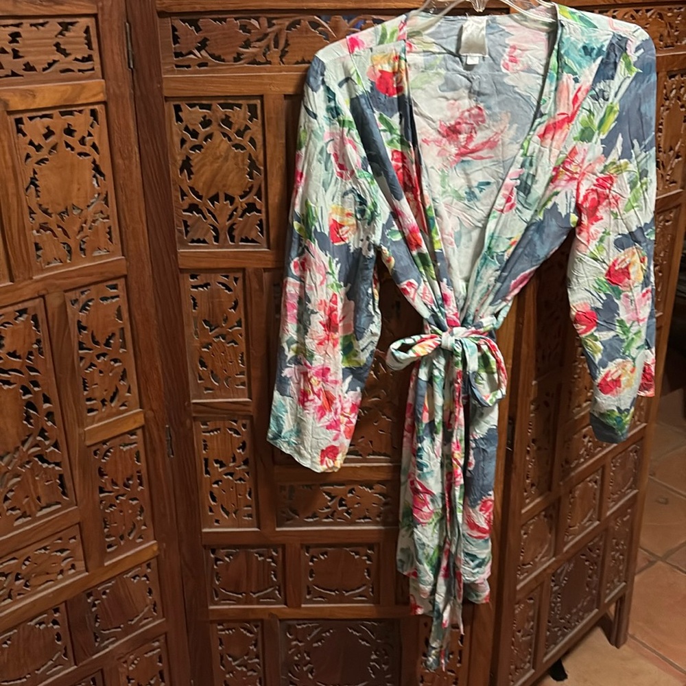 Lightweight Lined Neckline Floral Cotton Robe withh Flowy Sleeves
